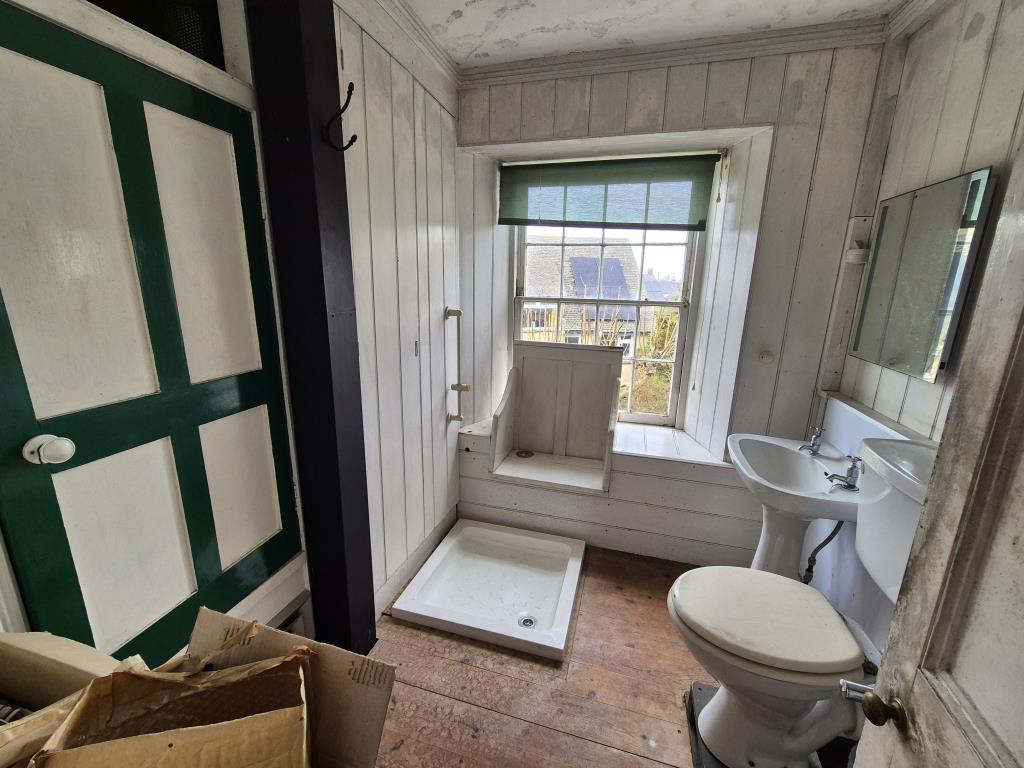 Lot: 103 - CHARACTER PROPERTY FOR IMPROVEMENT - Shower room and W.C.